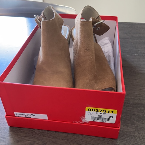 Wishbone Cavallo Sandals - Picture 3 of 3